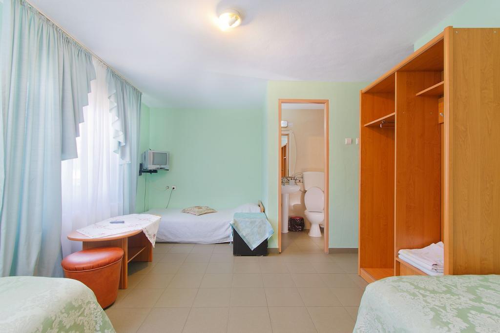 Motel Evrica Horezu Bilik gambar